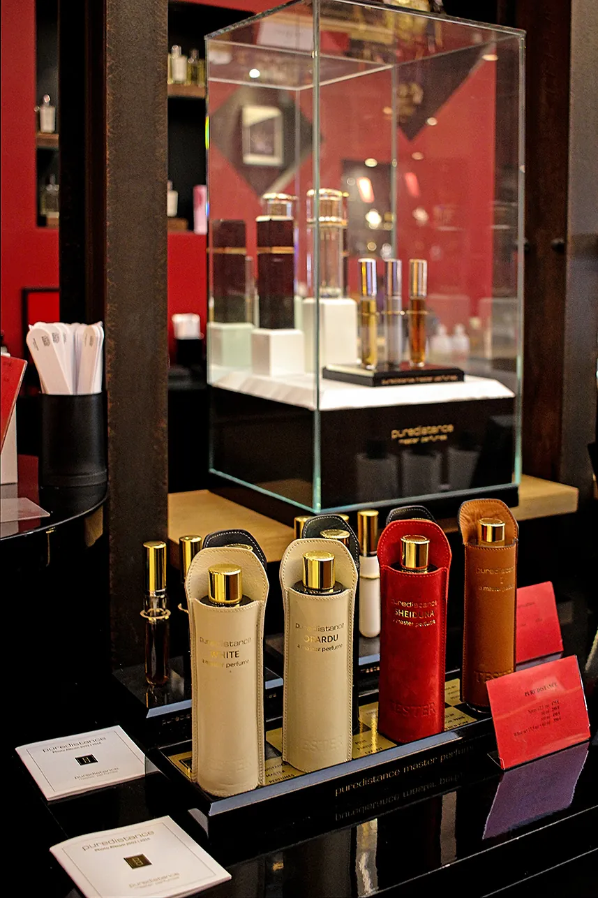 Puredistance presented beautifully with the Crystal Column at Jovoy Paris